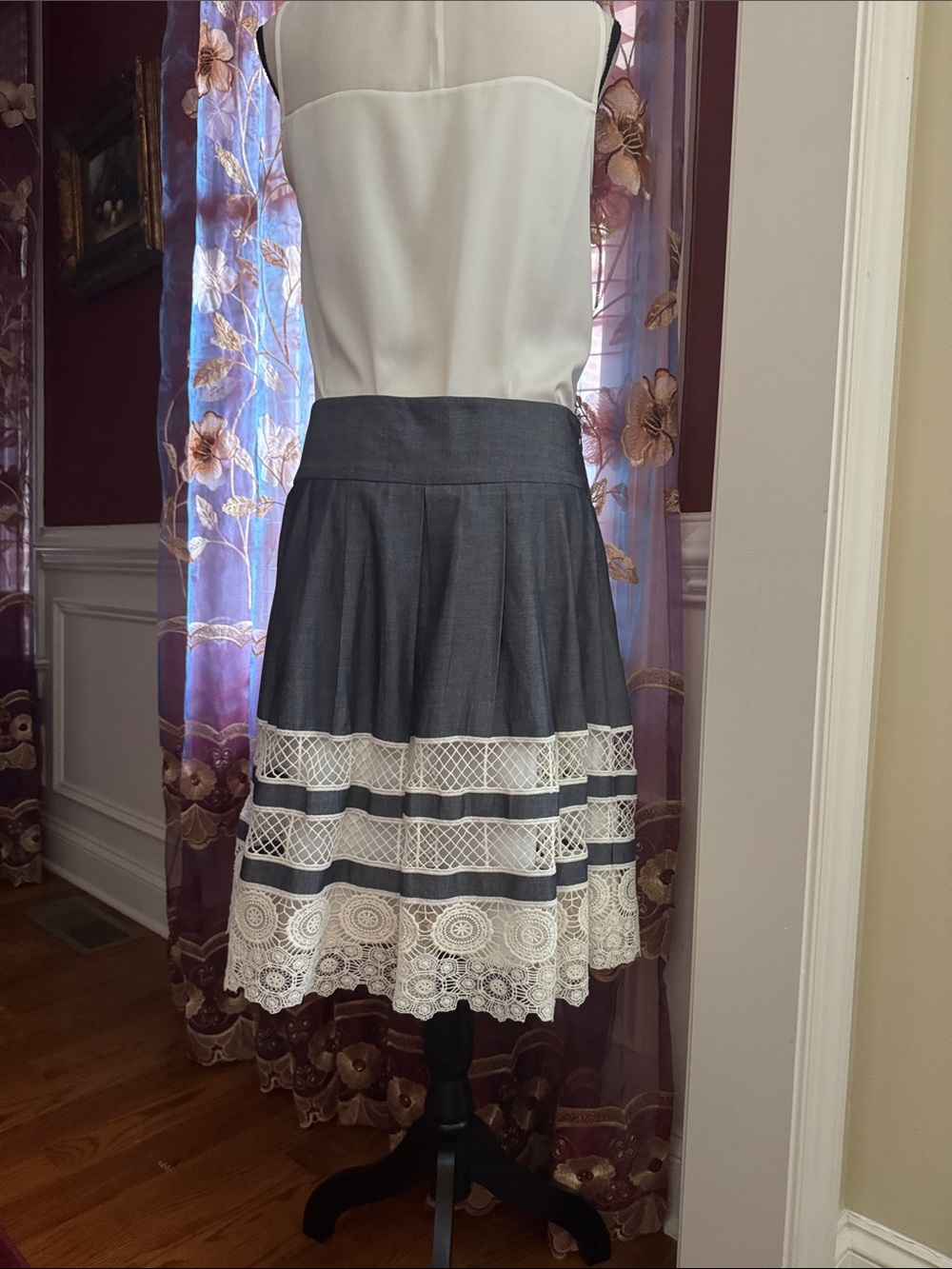 NWOT Ann Taylor 100% Cotton Gray Midi Skirt with Cream Lace Trim - Picture 3 of 11